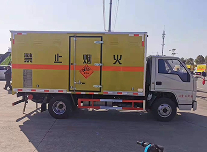 黄竹镇爆破器材运输车工人安全操作规范与智能技术保障